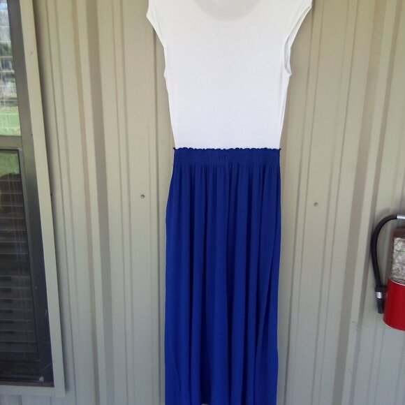 Women's White & Blue Long Maxi Dress Size Medium - Picture 2 of 6